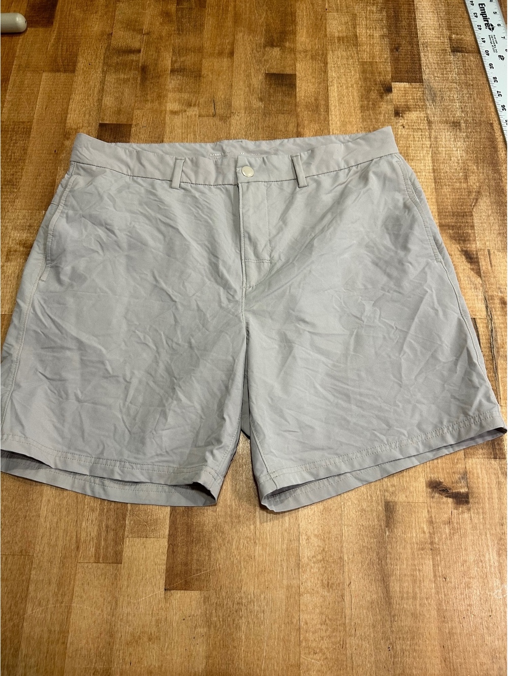 Old Navy Active Quick-Dry Stretch Men's Shorts Size 34 Beige